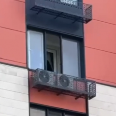 Қарағандыда 17-қабаттан секірмек болған қыз құтқарылды