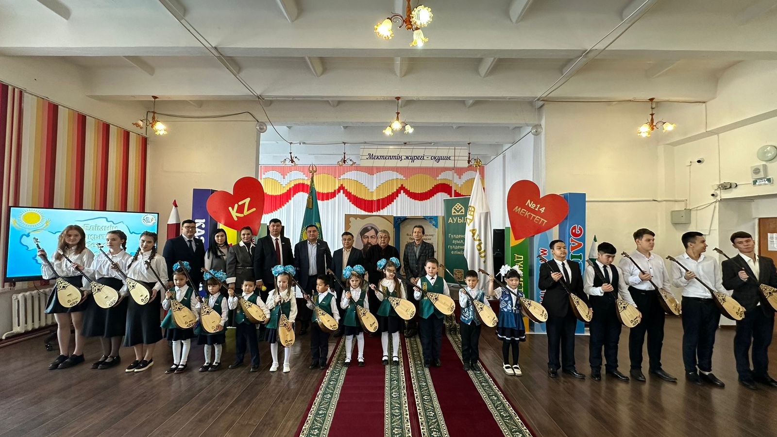 «Egemen» де, домбыра да сыйлады