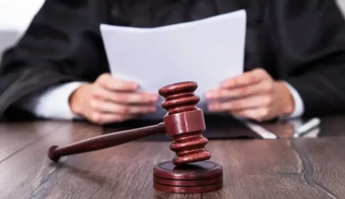 Жеті баланың анасы алаяқтық жасап, 50 млн теңге жымқырған