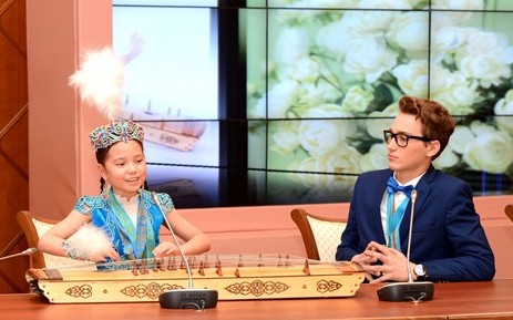 Дарынды балалармен жүздесті