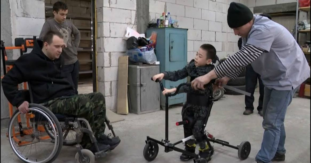Алматылық өнертапқыш мүгедектігі бар жандарға арналған экзоскелет жасады