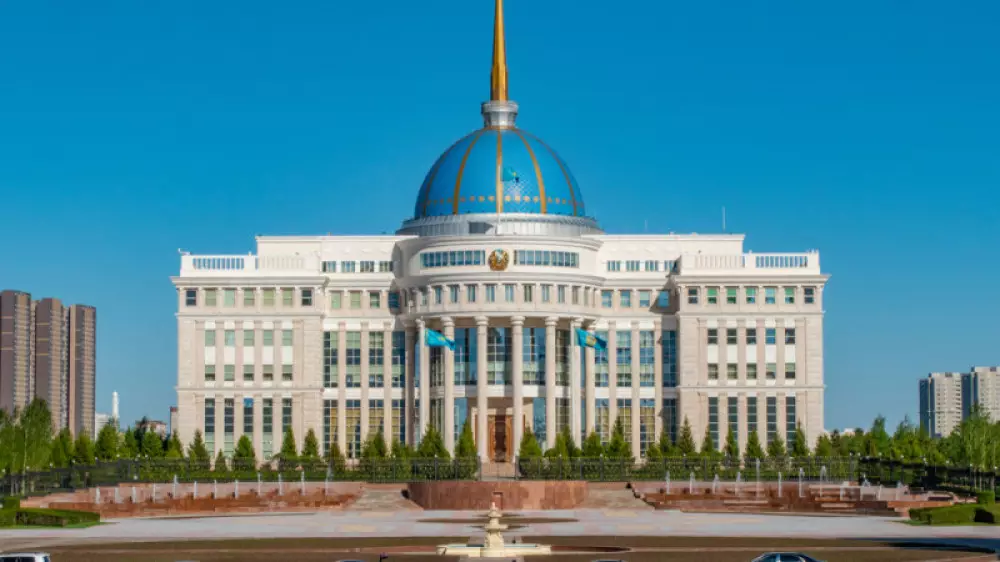 Мемлекет басшысы Дулат Исабековтің туыстарына көңіл айтты