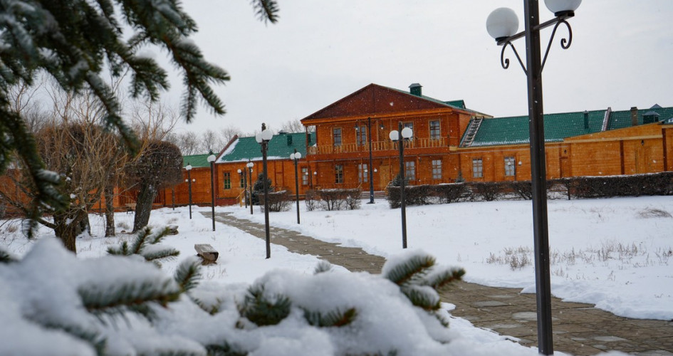 Айналасы айшылық Хан ордасы