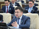Депутат жасөспірімдердің желідегі әрекетін бақылаудың жаңа жолын ұсынды