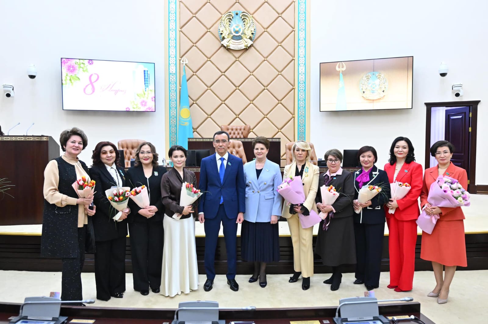Қазақстан әйелдері елдің дамуына үлес қосып келеді - Әшімбаев