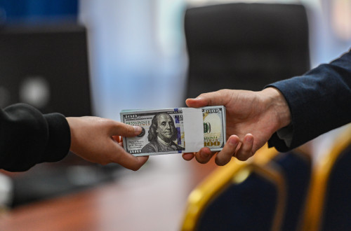 Пара алған: Астанада білім басқармасының бөлім басшысы сотталды