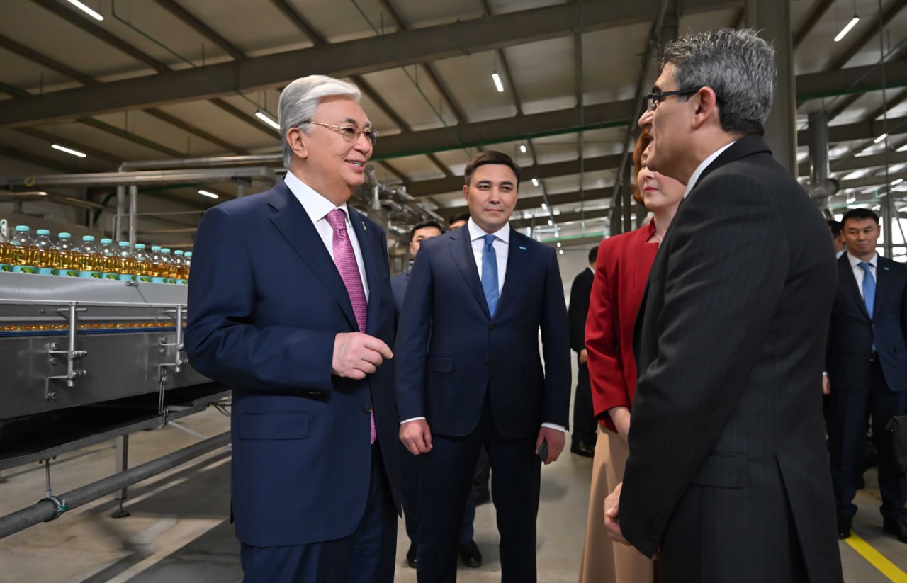 Президент жаңадан ашылған Coca-Cola Içecek Kazakhstan зауытына барды