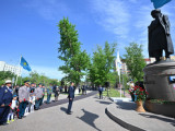 Сенат Төрағасы Мәншүк Мәметованың ескерткішіне гүл шоқтарын қойды  