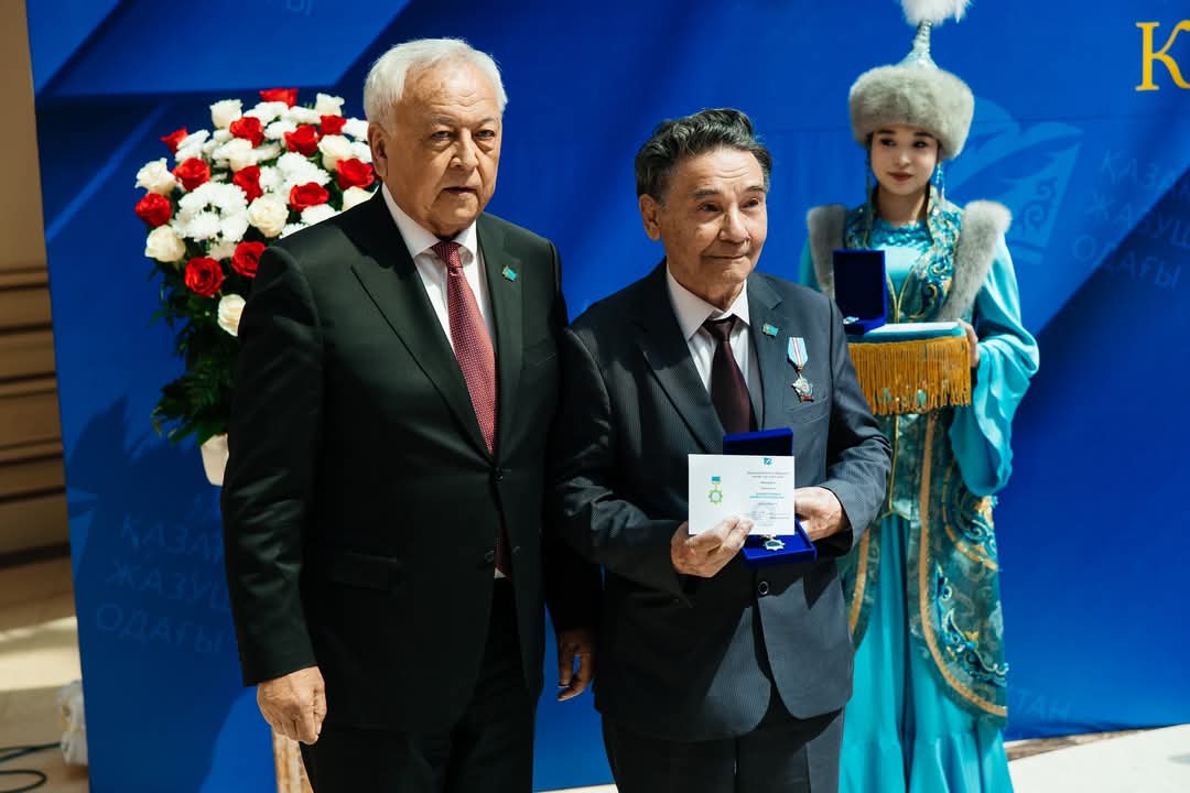 Атыраулық қаламгерлер Қазақстанның құрметті жазушысы атанды