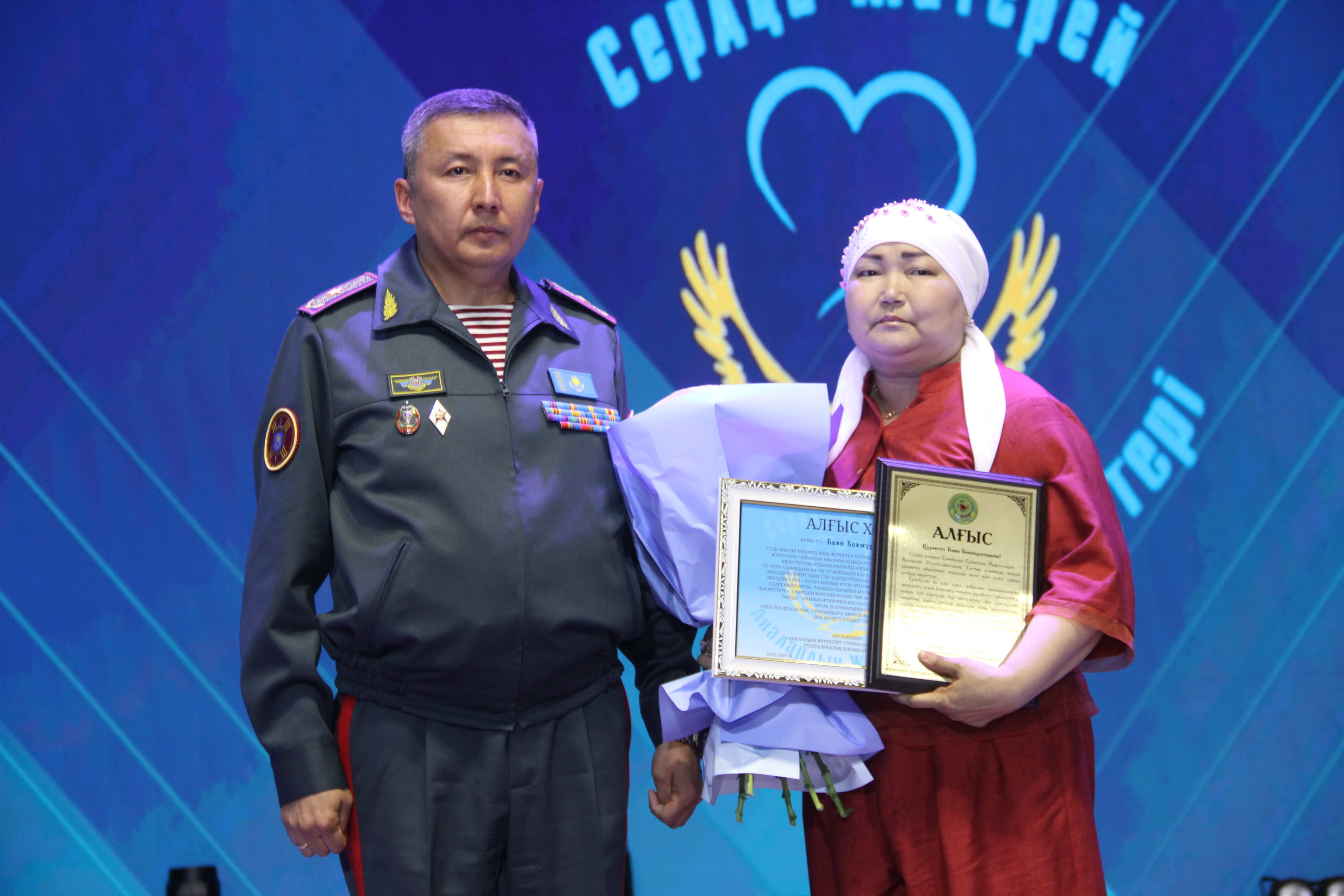 Сарбаздар аналарына тосын сый жасады