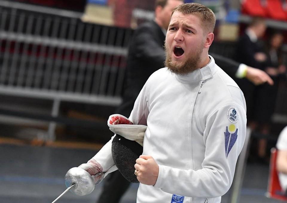 Олимпиада чемпионын жеңді
