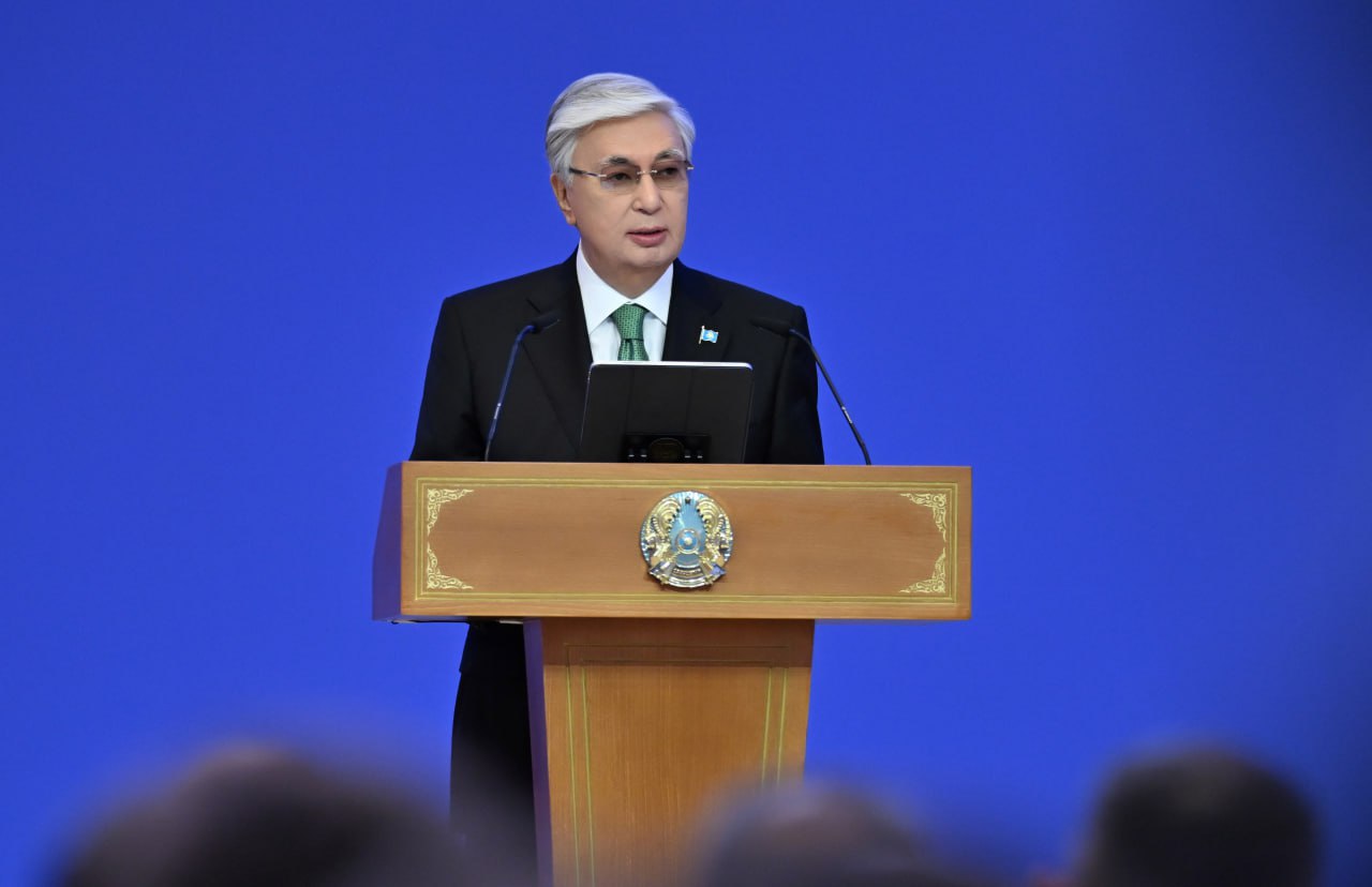 Президент полиция мен мемлекеттік қызметкерлерді құттықтады