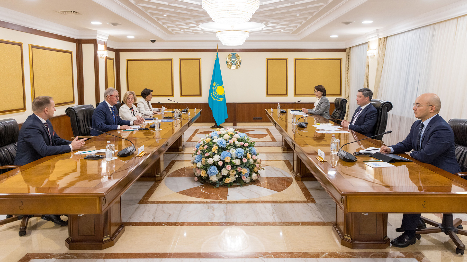 Дәрі-дәрмек өндірісін дамыту мәселесі талқыланды