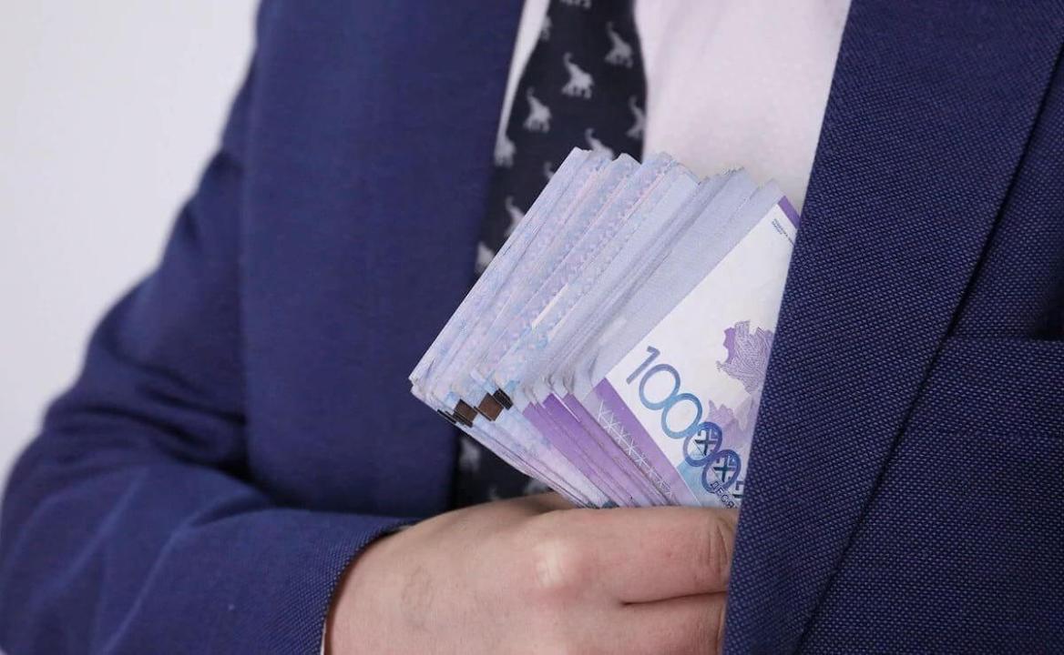 Бас санитар дәрігер мен оның сыбайластары сотталды