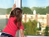 Қарағандыда 10 жастағы қыз екінші қабаттан құлап кетті