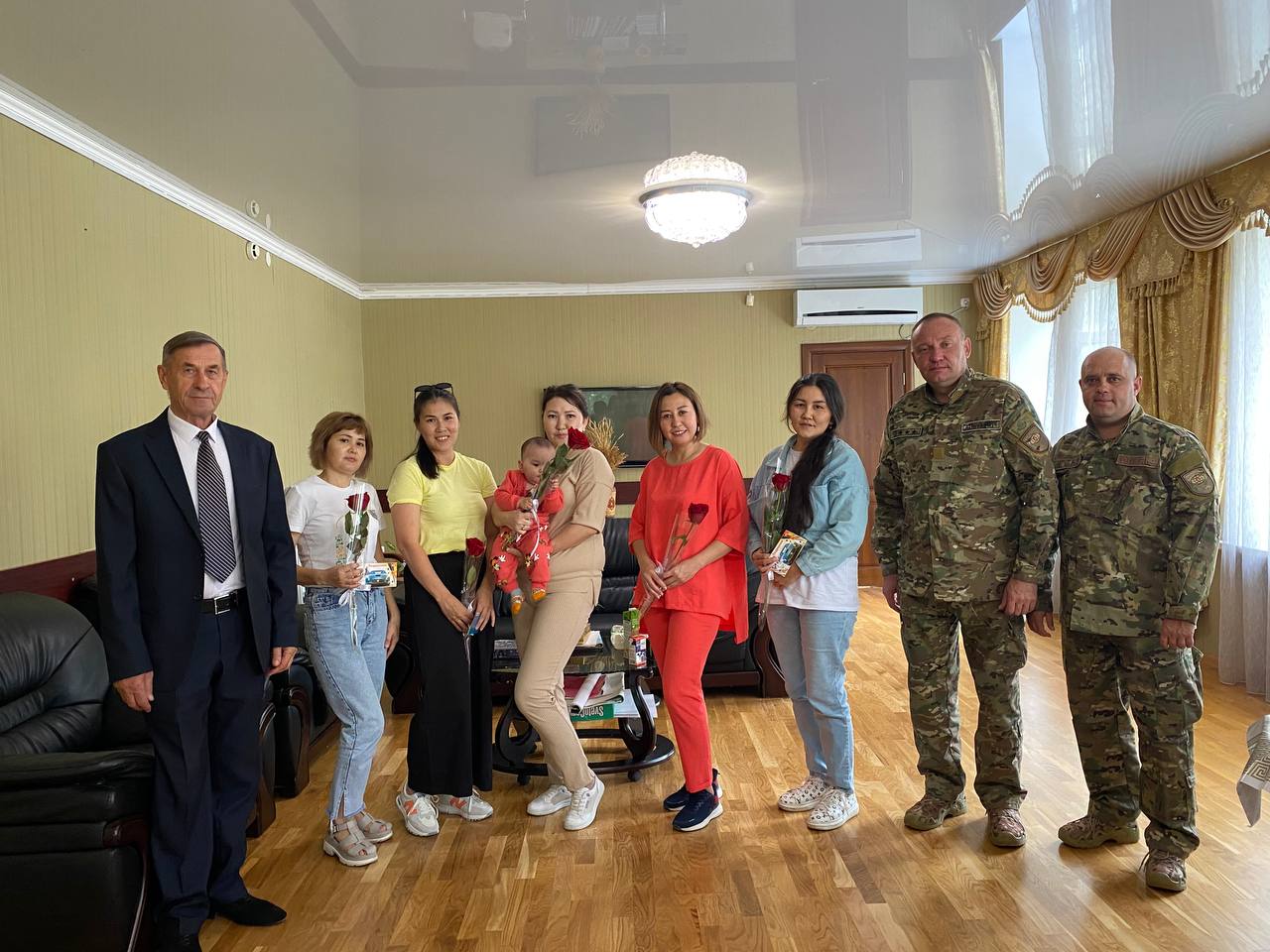 Он мың балаға көмек