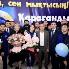 Әлем чемпионы Аида Әбікееваны қарағандылықтар қуанышпен қарсы алды