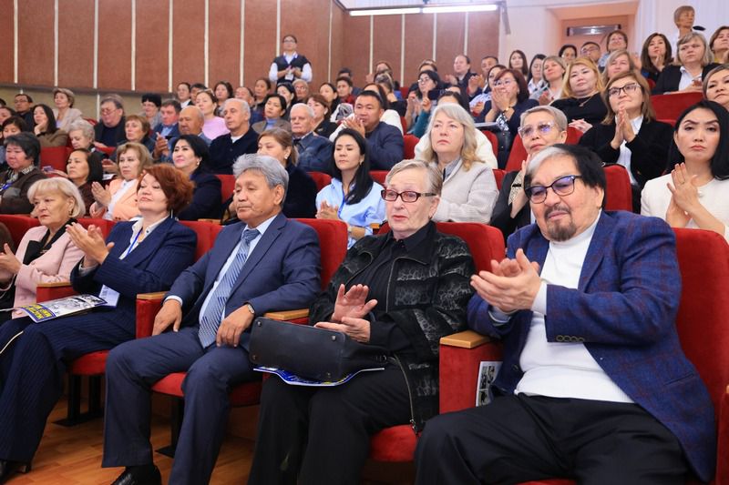 Академик Евней Бөкетовке арналған халықаралық ғылыми конференция өтіп жатыр