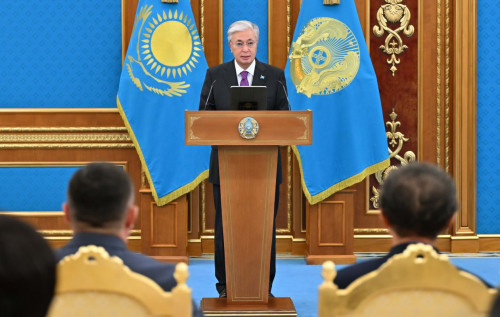Президент мұғалімдерді кәсіби мерекесімен құттықтады