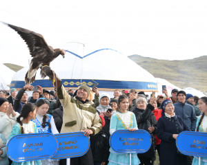 Бозанбай көгінде бүркіт самғады