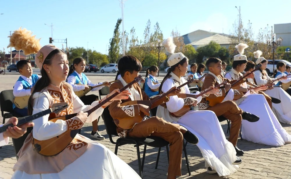 Жүз баланың 100 жылдыққа тартуы