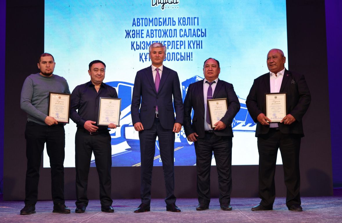 Ұлытауда автожол саласы қызметкерлері марапатталды
