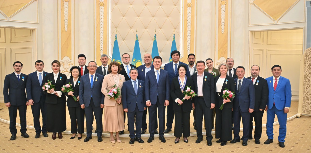 Мемлекеттік наградалар тапсырды