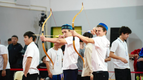 Оқушылар садақ атудан сынға түсті