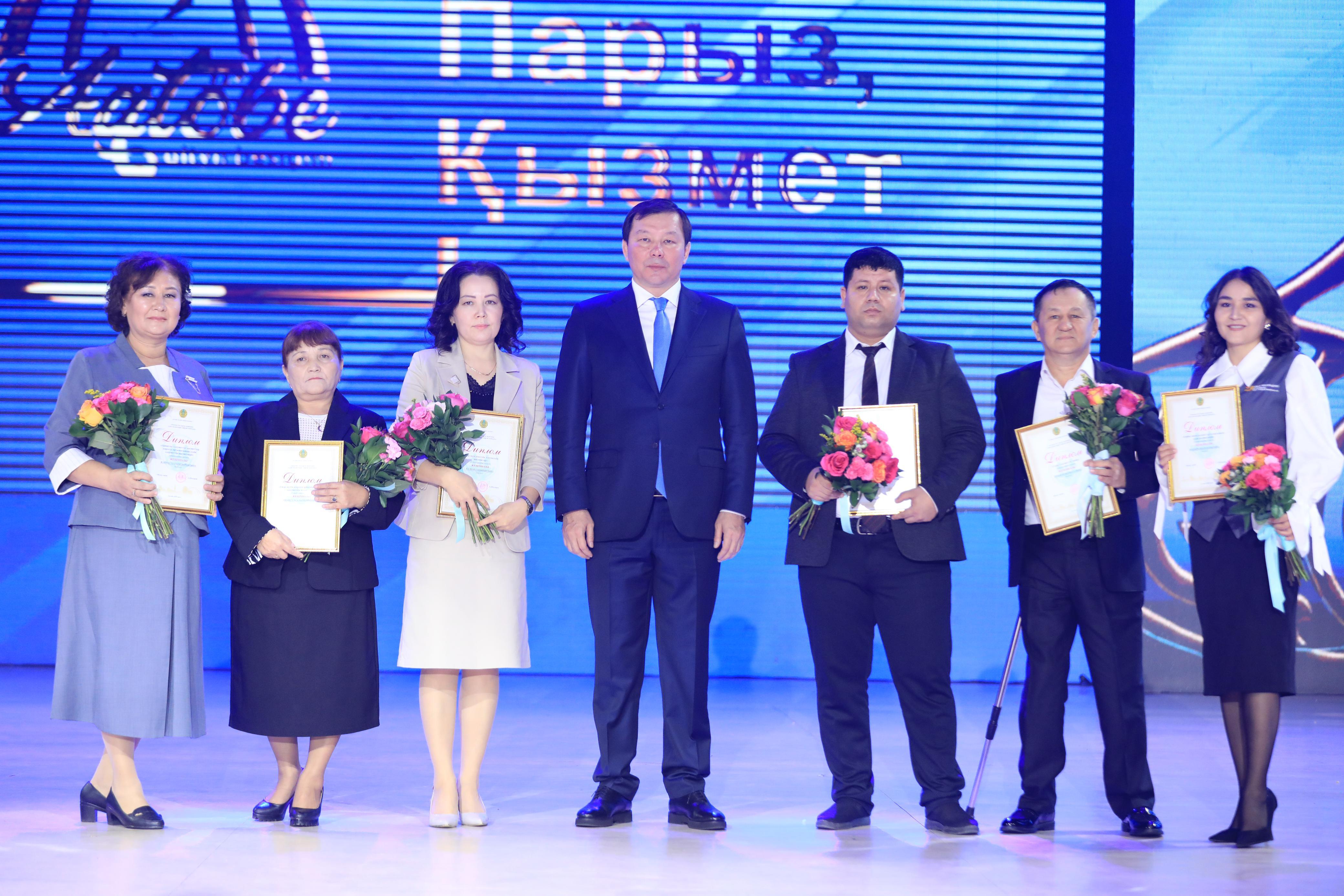 Әлеуметтік қызметкерлерге құрмет көрсетілді