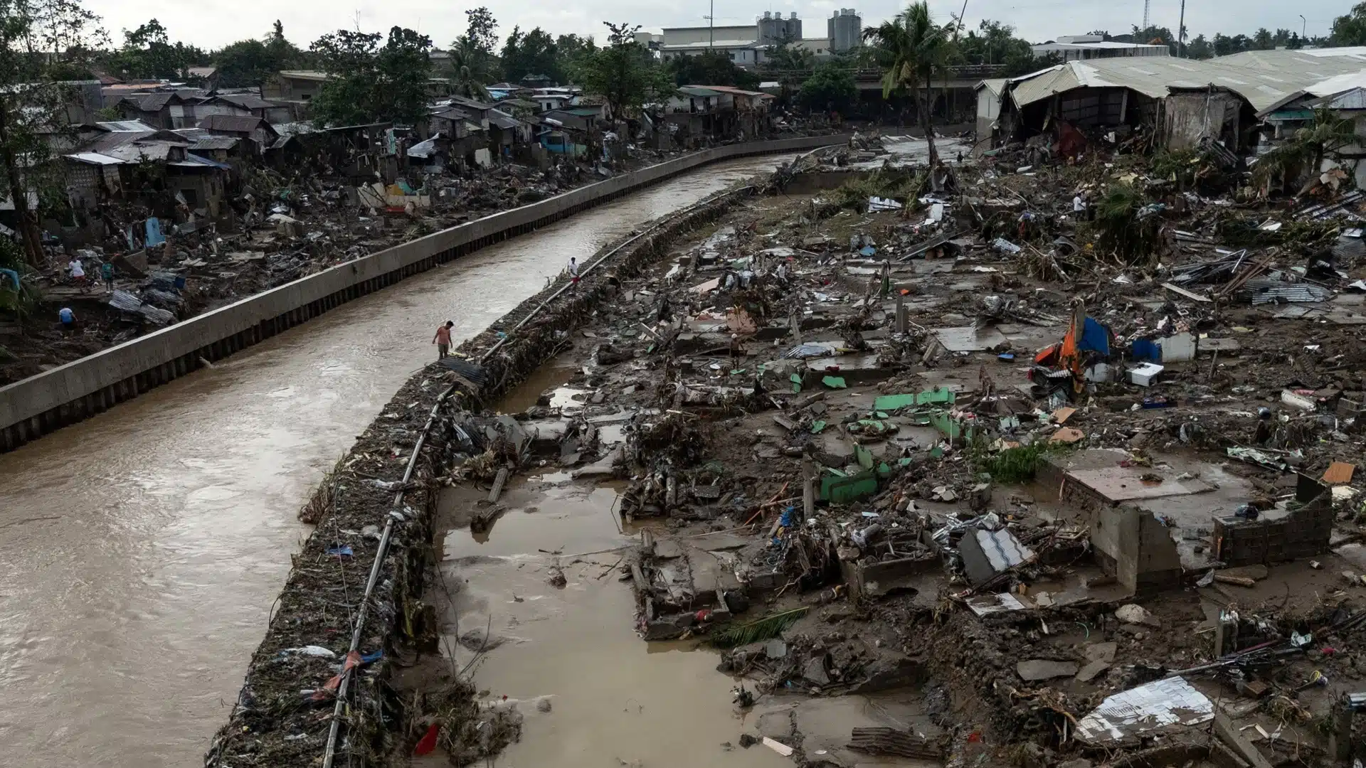 Филиппинде «Калмаеги» тайфунынан қаза тапқандар саны өсіп жатыр