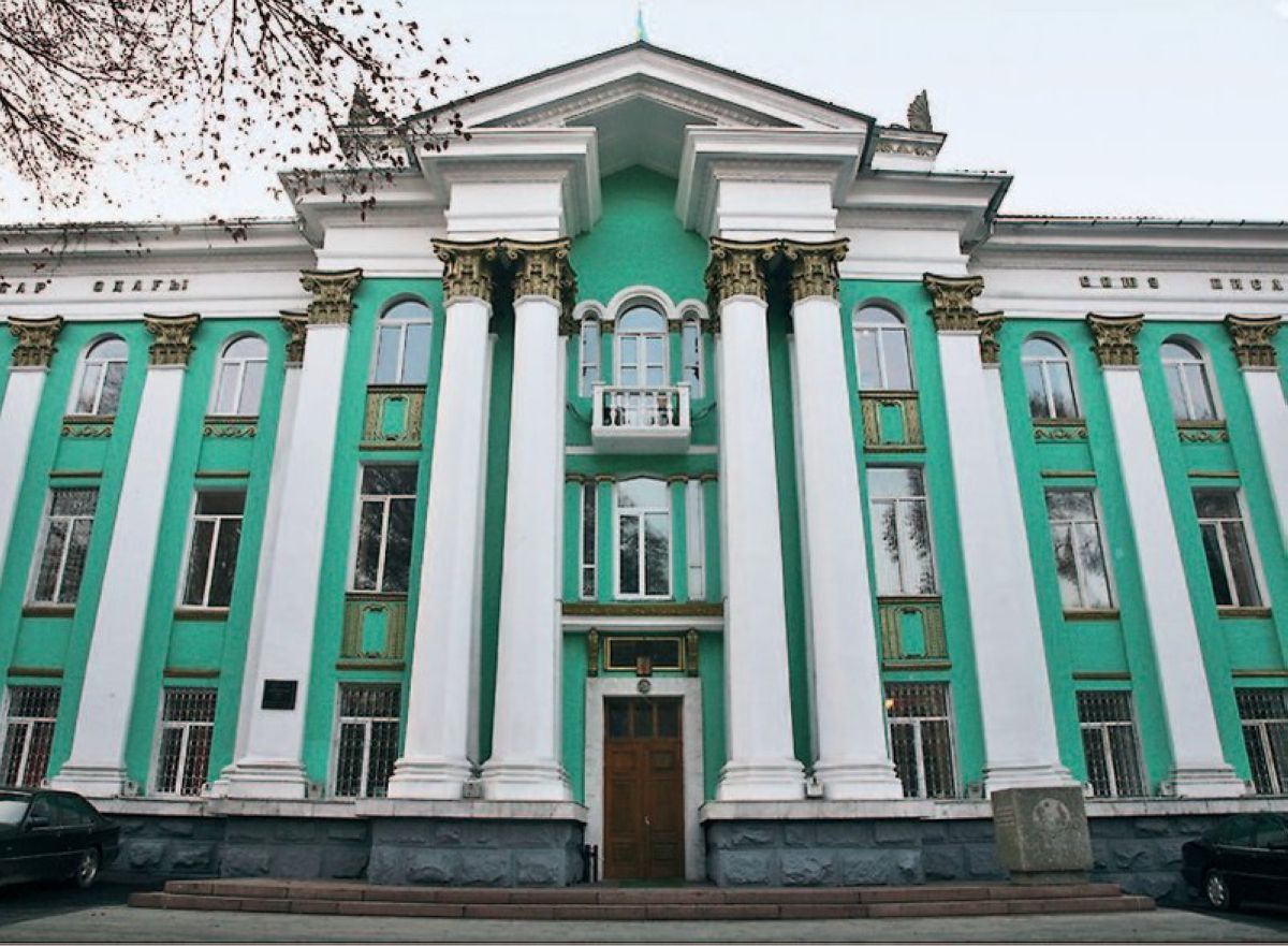 Жазушылар одағы әдебиет мәселесін көтерген депутатқа жауап берді