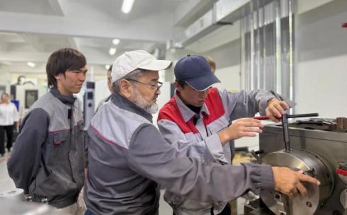 Колледждерден биыл қанша студент шетелдік курстардан өтті?