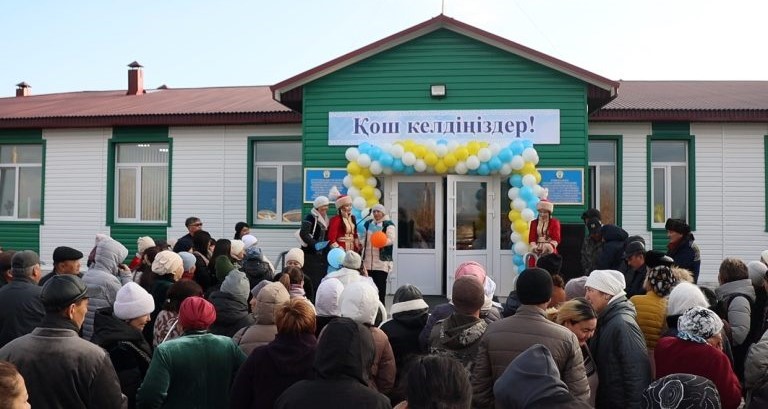 Ауыл балаларын қуанышқа бөледі