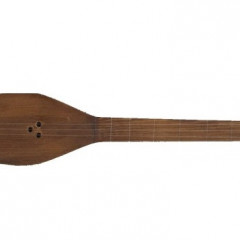 Дарабоздар ұстаған домбыра