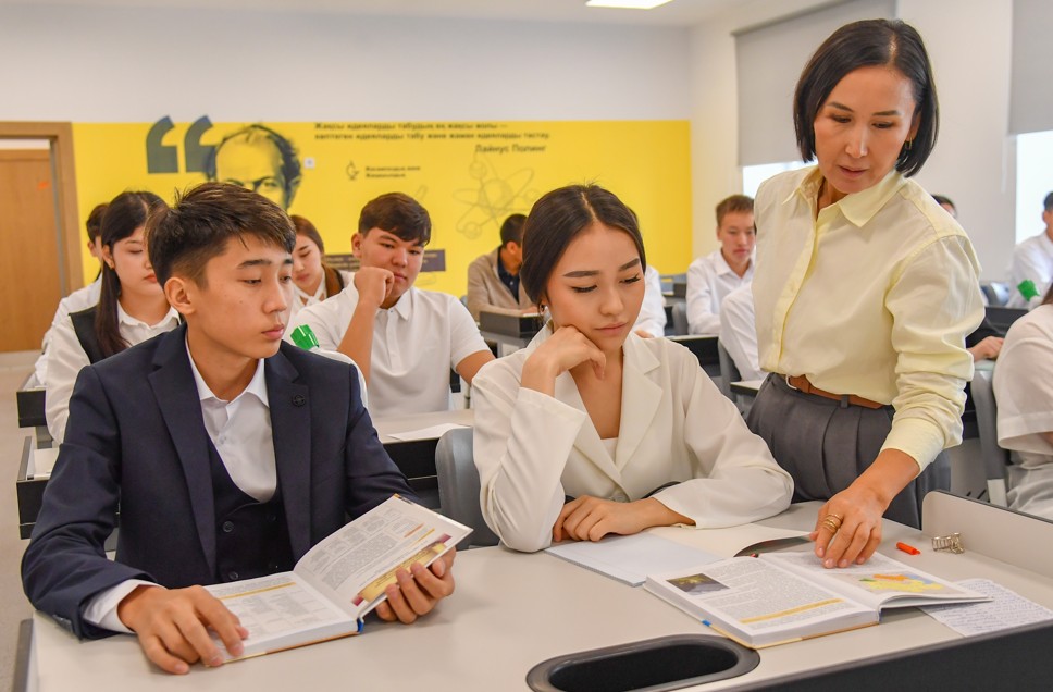 Білім келешегі – Абай мен Ахмет тіліндегі мектеп