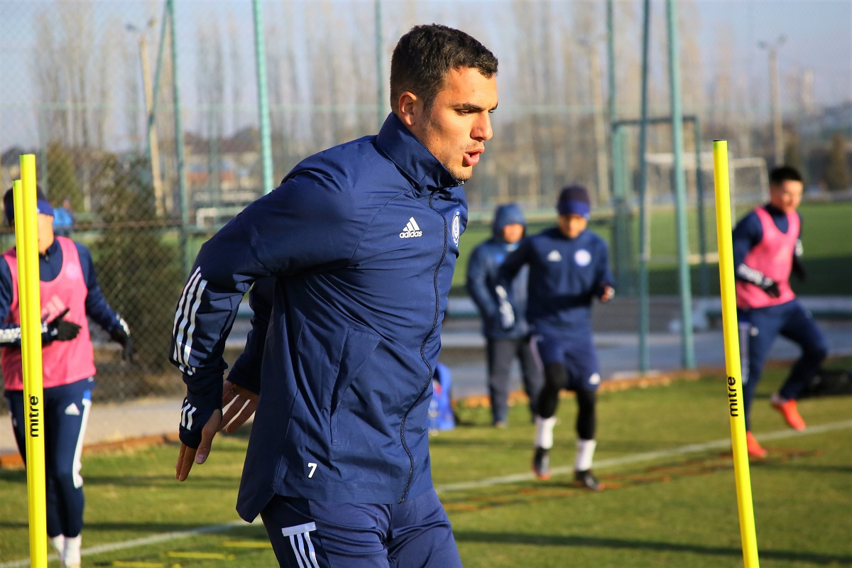 Ұлттық құраманың футболшысы 27 жасында кәсіби карьерасын аяқтады