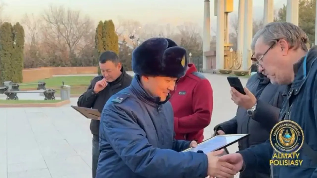 Алматыда тәртіпті он жүргізуші марапатталды