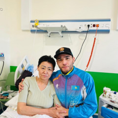 Анасына бауырын бөліп берген