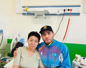 Анасына бауырын бөліп берген