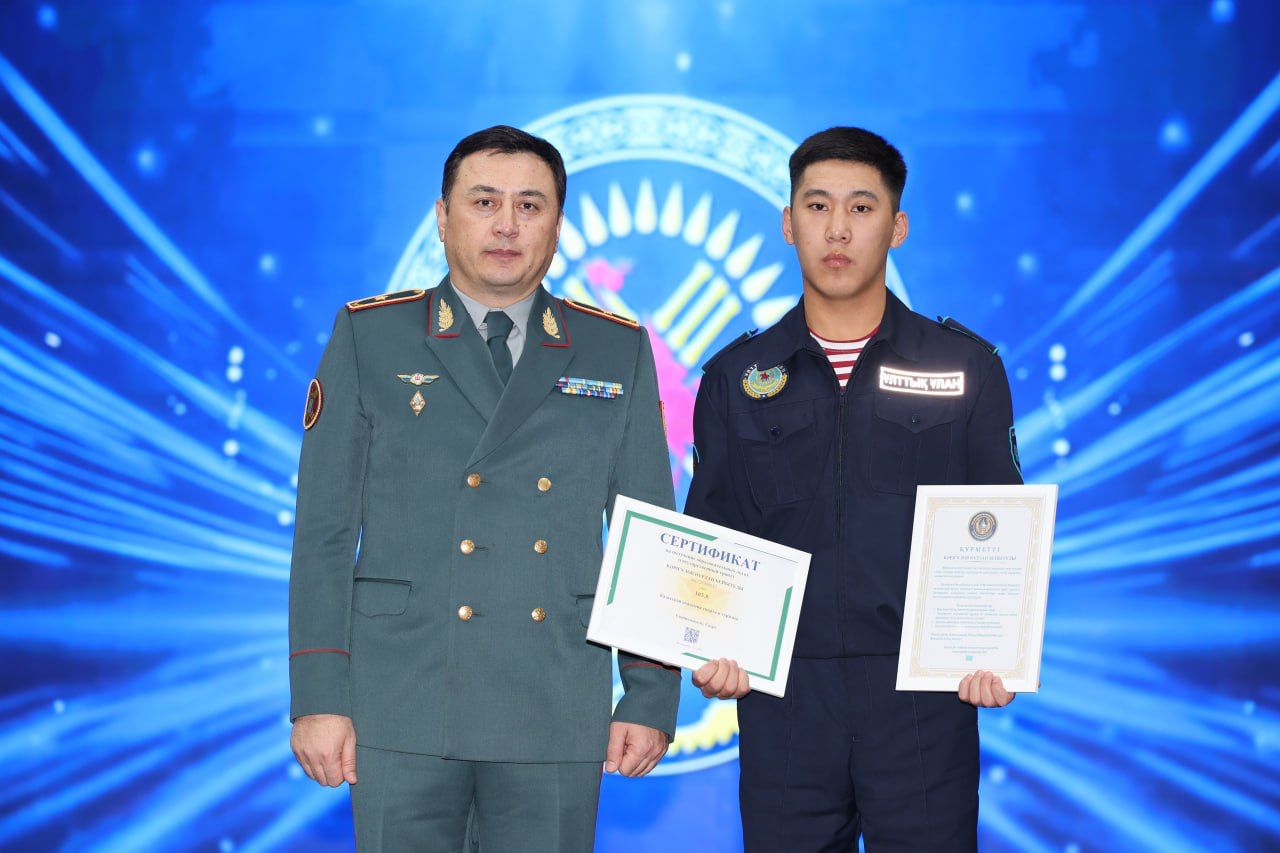 Үздік сарбаздарға білім гранттары берілді