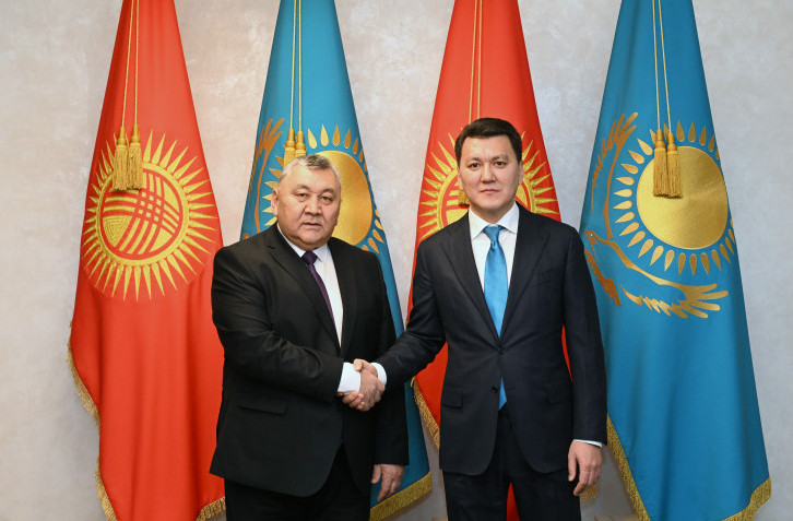 Ерлан Қарин қырғыздың мемлекеттік хатшысымен кездесті