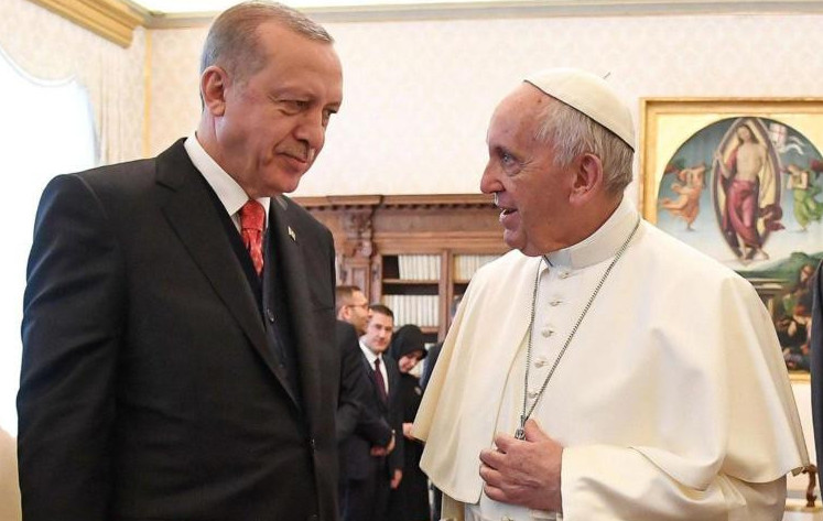 Рим Папасы ең алдымен Түркияға барды: Ердоған екеуі не сөйлесті?