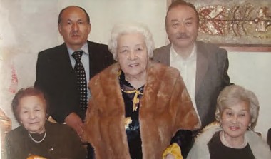 Туған жердің топырағы мен жусаны