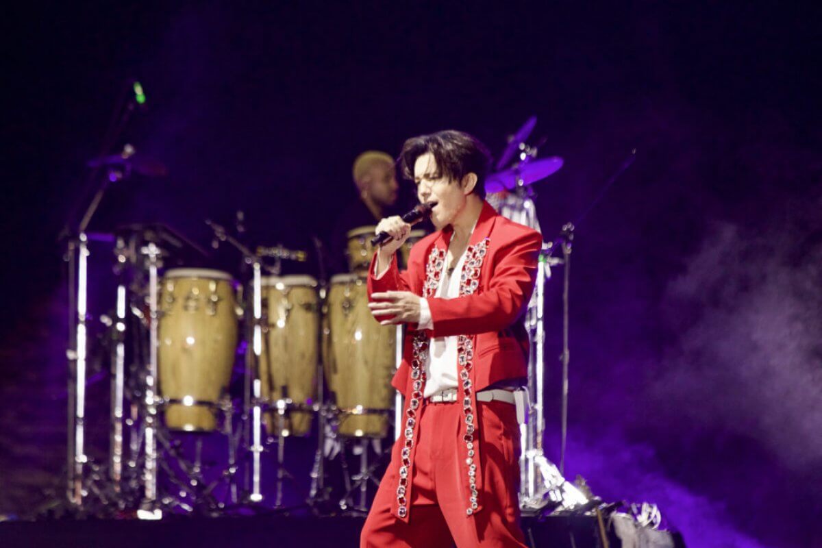 Димаш Құдайберген алғаш рет Мысыр пирамидалары маңында өнер көрсетті