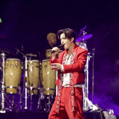 Димаш Құдайберген алғаш рет Мысыр пирамидалары маңында өнер көрсетті