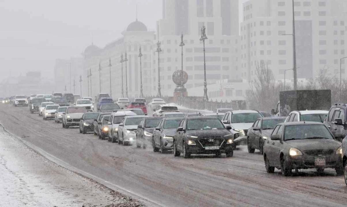 Астанада таңертеңнен бері 100-ге жуық жол апаты тіркелді