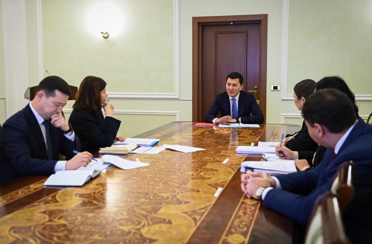 Ерлан Қарин: «Адал азамат» бағдарламасы барлық білім беру мекемесін қамтуға тиіс