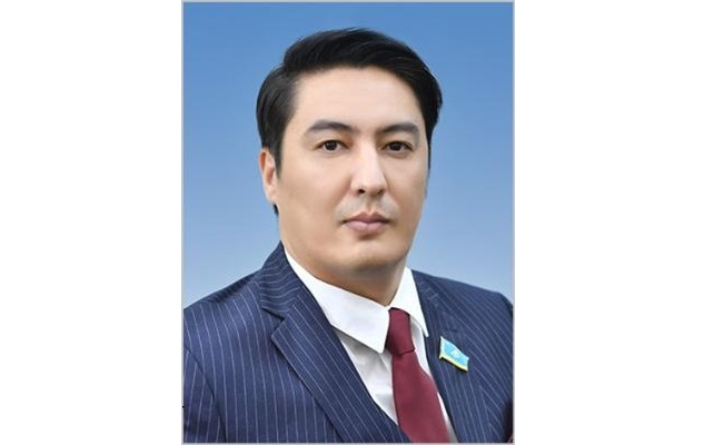 Депутат: Өзгелерді кемсітіп сөйлейтін блогерлерге қылмыстық жаза қолдану керек