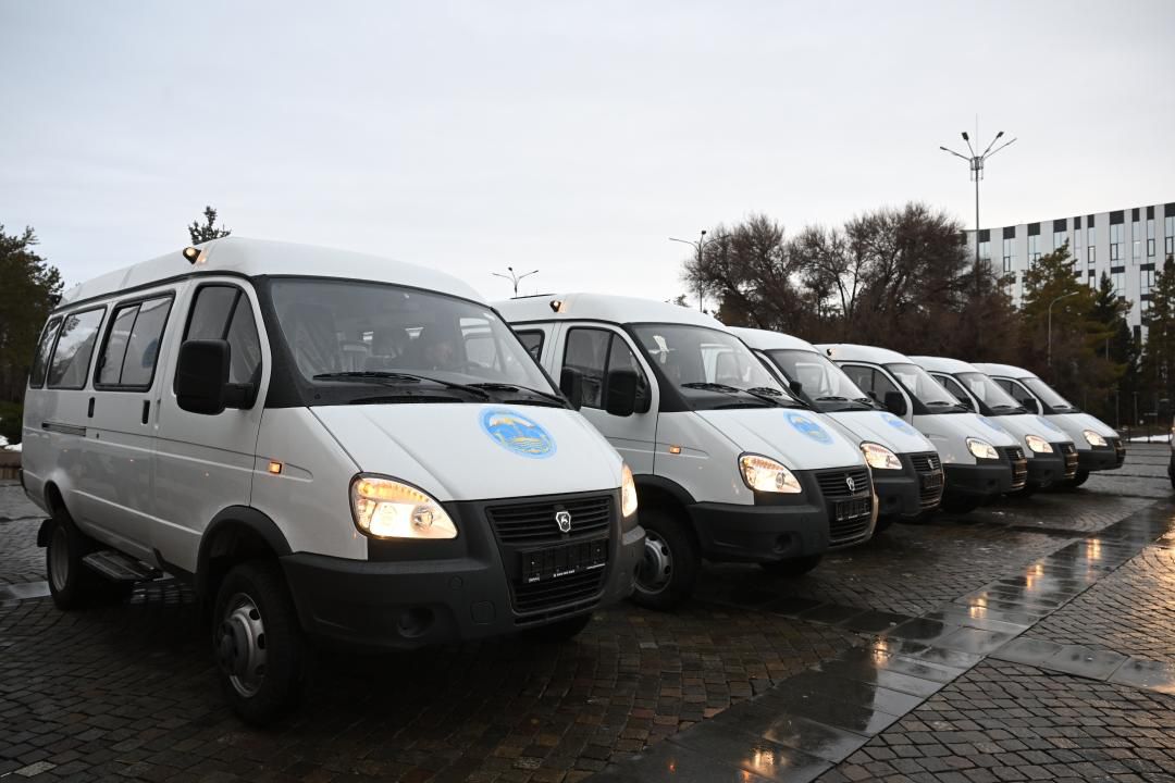 Тәуелсіздік мерекесіне тарту: Жетісудың мәдениет мекемелері жаңа автокөліктермен толықты