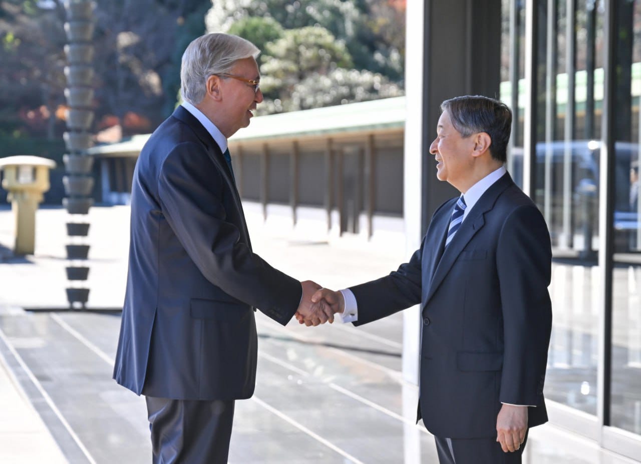 Президент Жапония Императорының сарайына барды